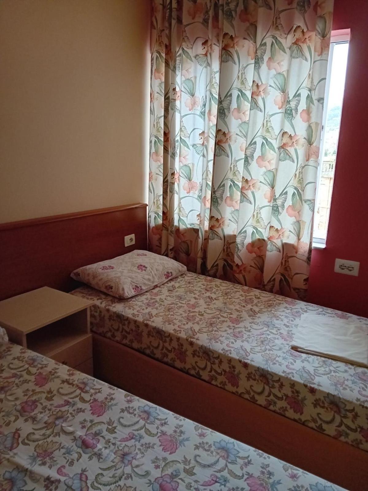 Hostel Andrey Саранда Екстер'єр фото